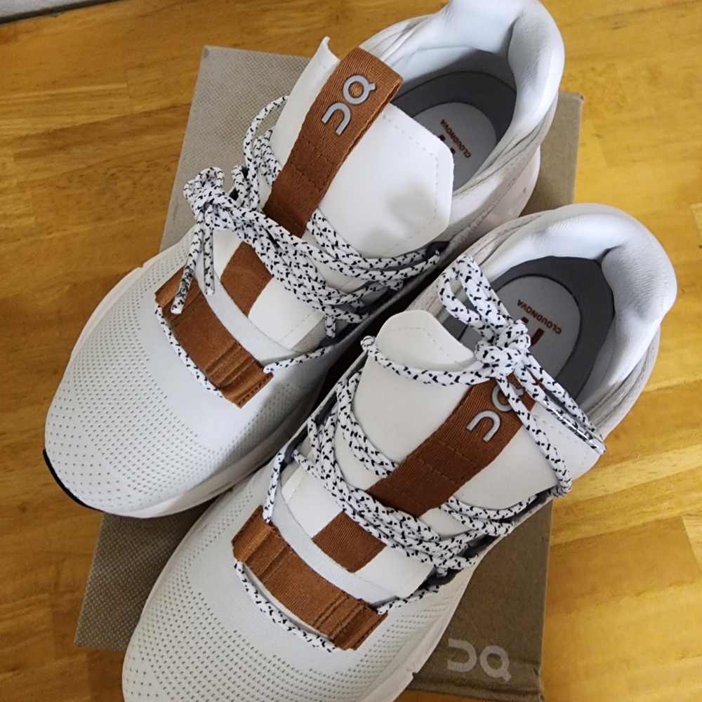 •BRAND NEW• Womens White/Pearl CloudNova shoes size 9